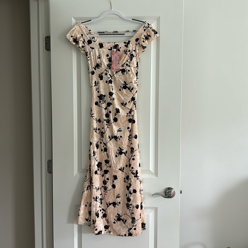 SHEIN Mod MIDI Dress, Never worn. Cinching at the waist